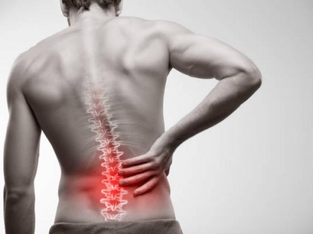 Comment l’ostéopathie peut soulager les maux de dos chroniques ?